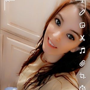 Meet your Posher, Crystal